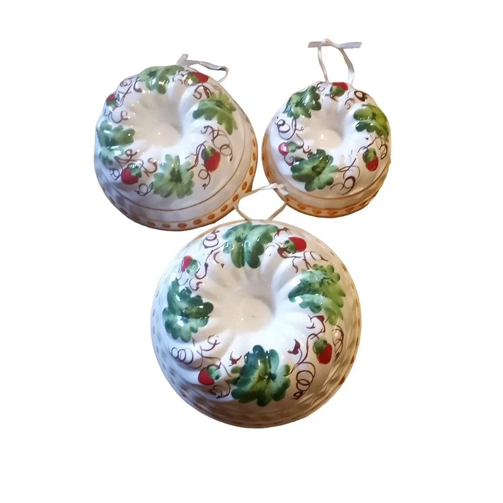 Vtg 3 Italy Ceramic Bundt Wall Decor Strawberry Vines Handpainted 4.5